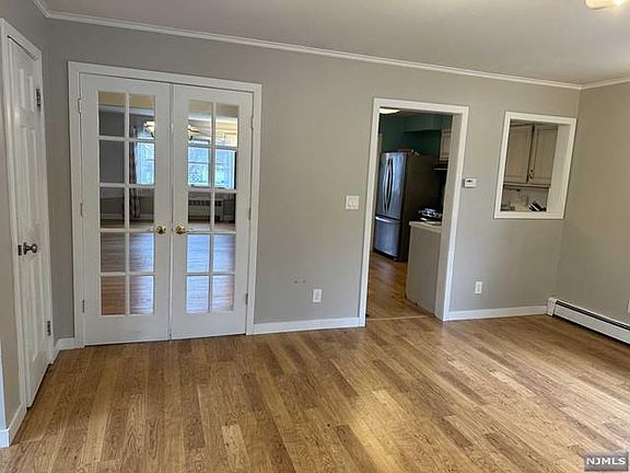 3rd image of 18-12 Greenwood Dr #1X