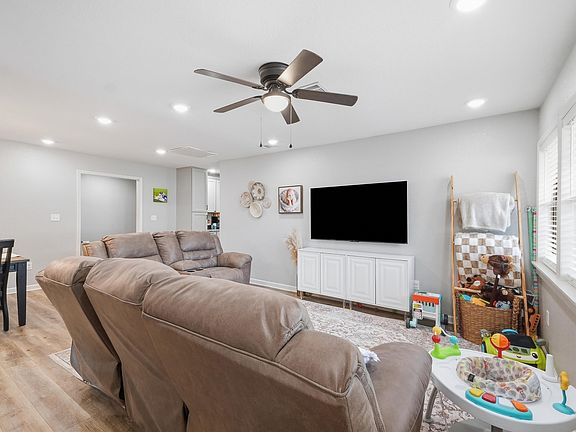 3rd image of 1505 Tulip Ave