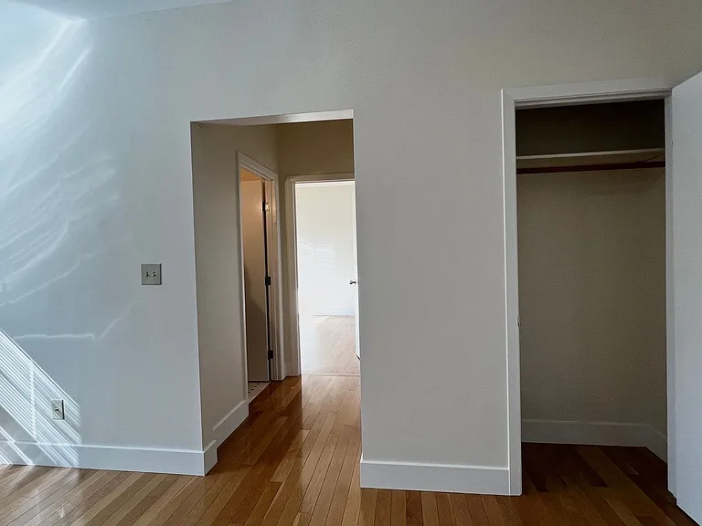 655 40th St #202 — Photo 12