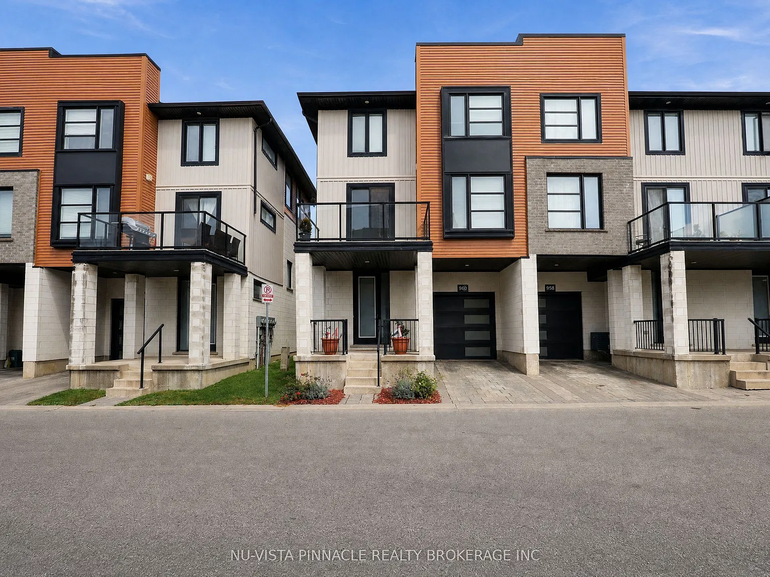 3 bed, $2,550 — Photo 1