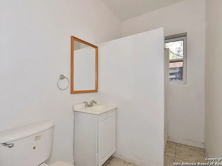 113 S Olive — Photo 12