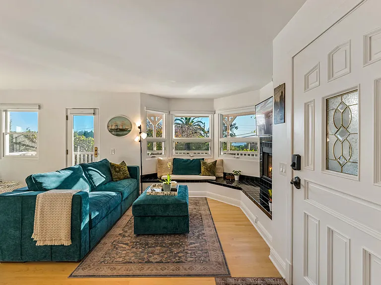 2570 Lillie Ave — Photo 10