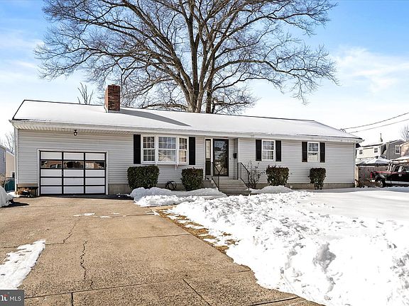 2nd image of 2302 Columbia Ave