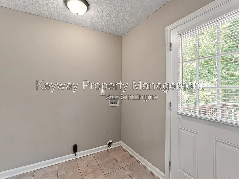4263 Waylon Dr — Photo 9