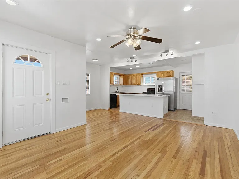 361 E Clarendon Ave — Photo 4