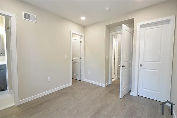 518 Greenwich St — Photo 16