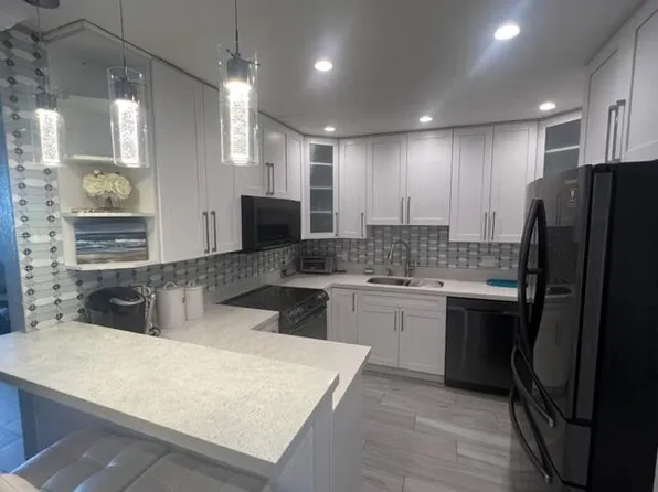 810 Lake Shore Drive #44, Lake Park, FL 33403