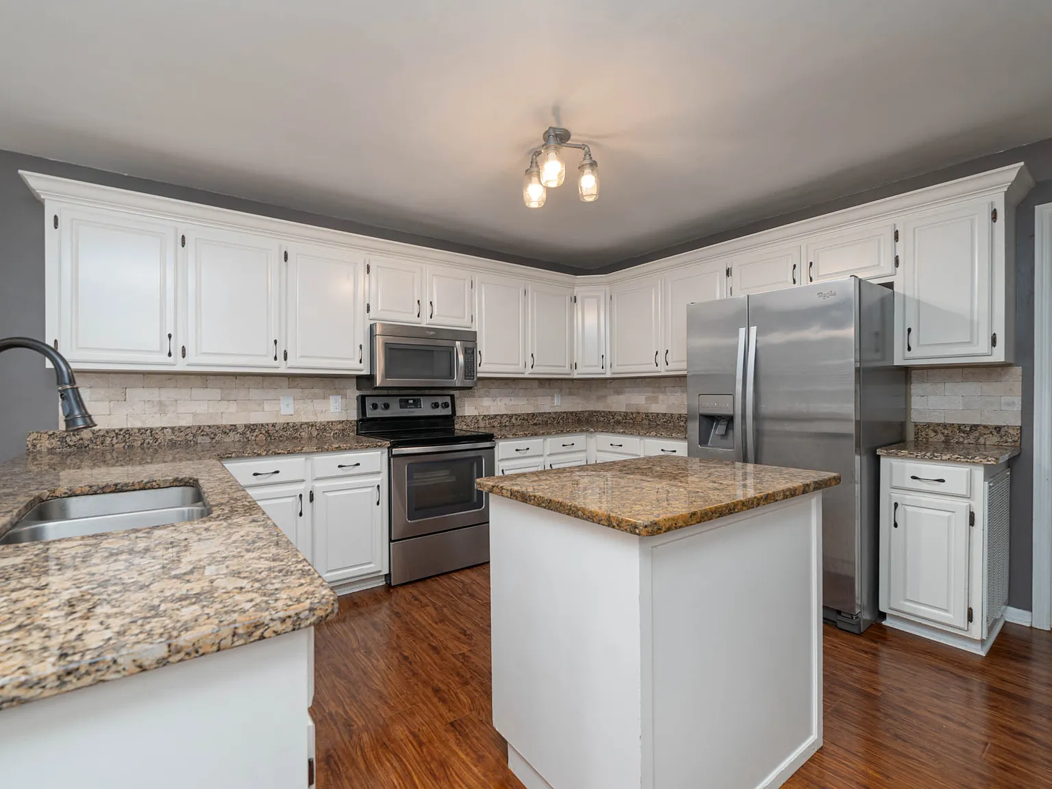 3 bed, 2773 sqft, $2,200 — Photo 3
