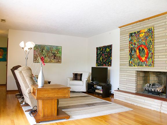 LR w/Stone Fireplace