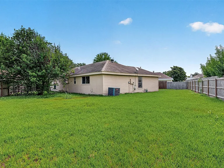 13847 Cherry Hollow Ln — Photo 42