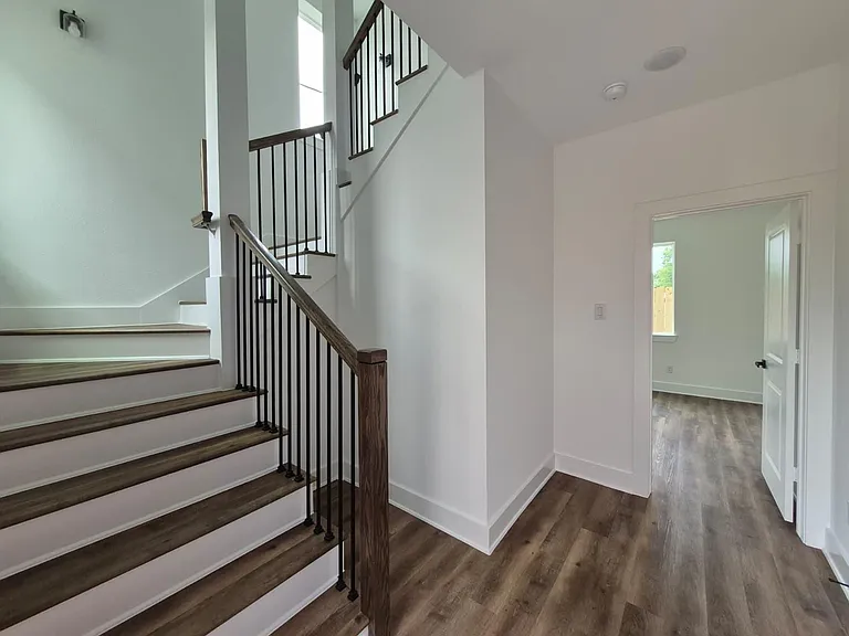 3217 Saint Emanuel — Photo 2