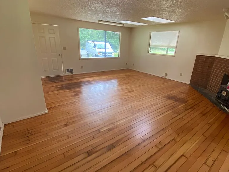 2915 Cooper Point Rd NW — Photo 6