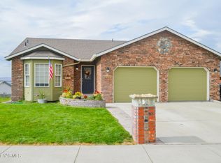 4960 Pear Butte Dr, Yakima, WA