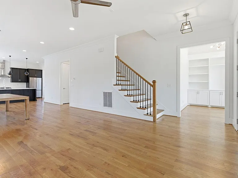 1202 Katie Ave — Photo 8