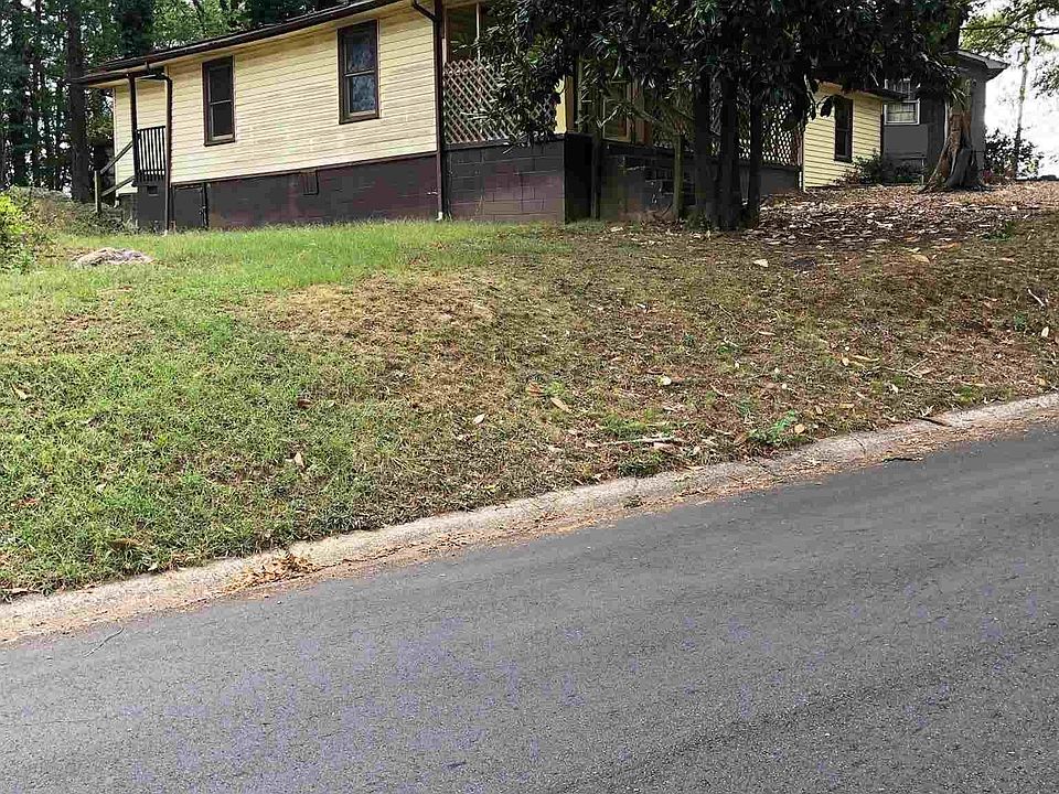 1st image of 156 Woods Dr NE #0