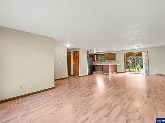4th image of 319 Marr Ct N