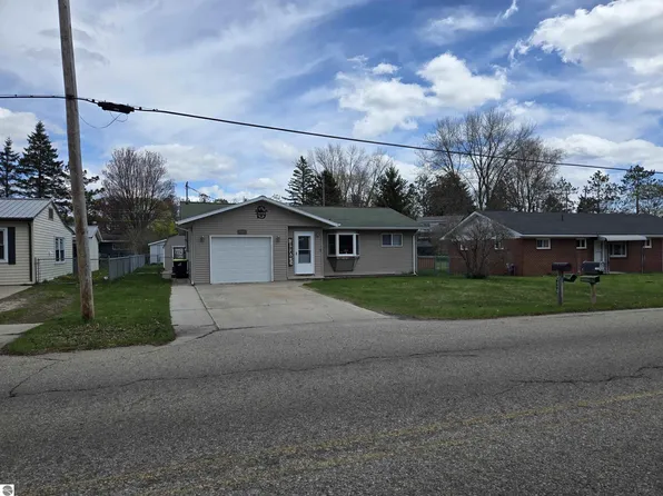 312 Bridge St, East Tawas, MI 48730