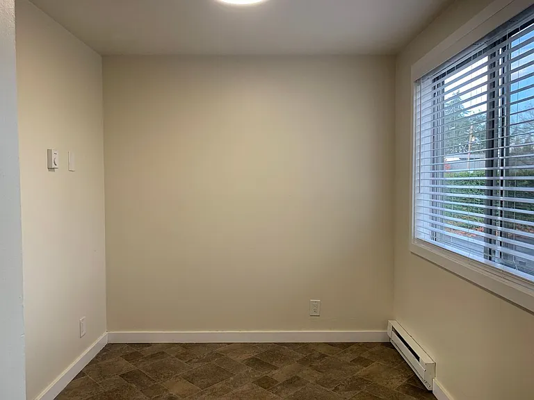 C2402 - Maple Court Apartments — Photo 30