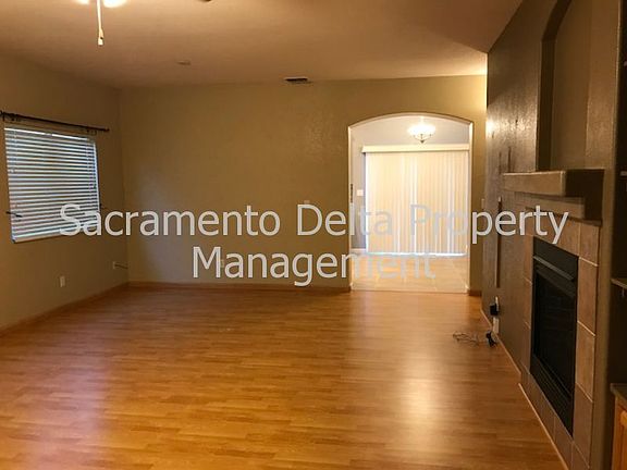 4th image of 2126 Paul Courter Way