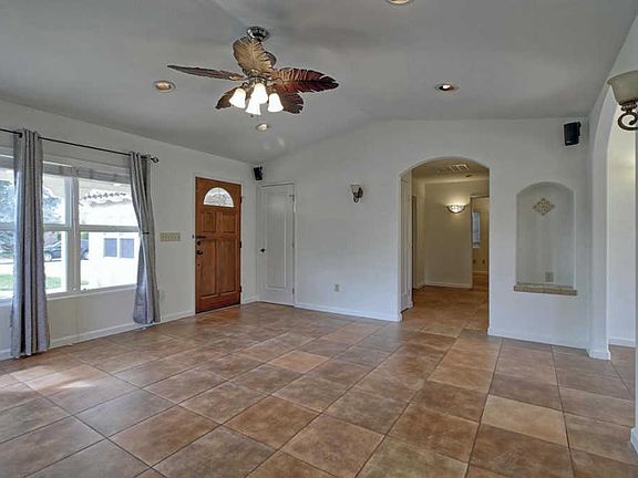 4th image of 220 Willowbrook Dr