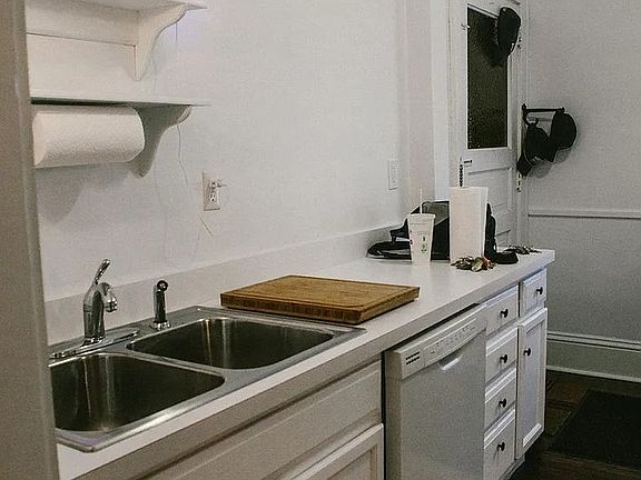 5th image of 809 Douglas Ave APT 303