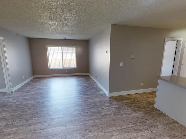 1201 S Hutchins Ave — Photo 11