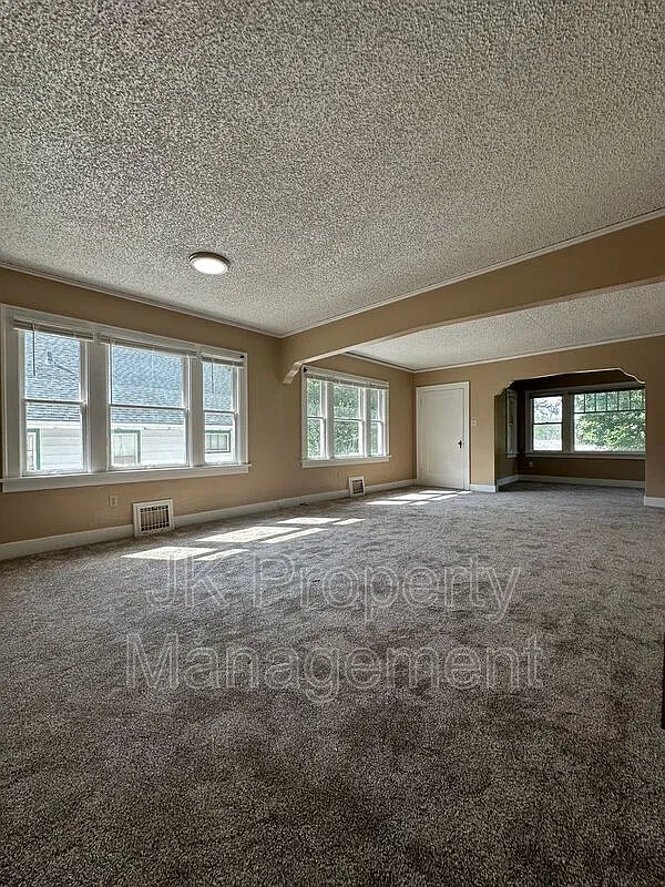 2 bed, 1.0 bath, 1025 sqft, $1,250 — Photo 4