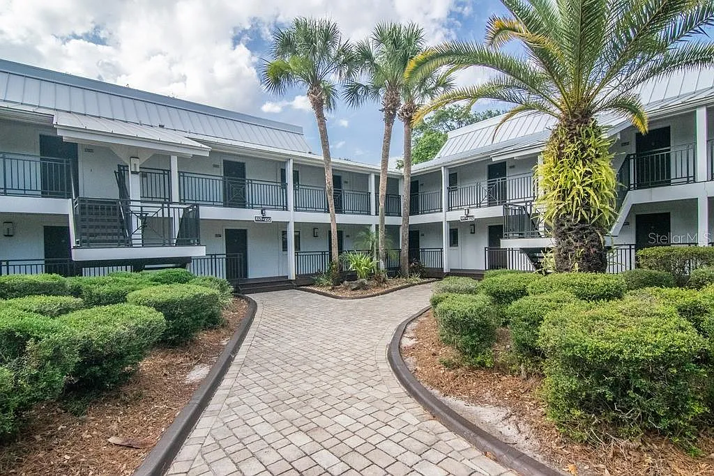 2 bed, 2.0 bath, 1420 sqft, $2,450 — Photo 3