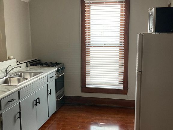 3rd image of 421 N Union St