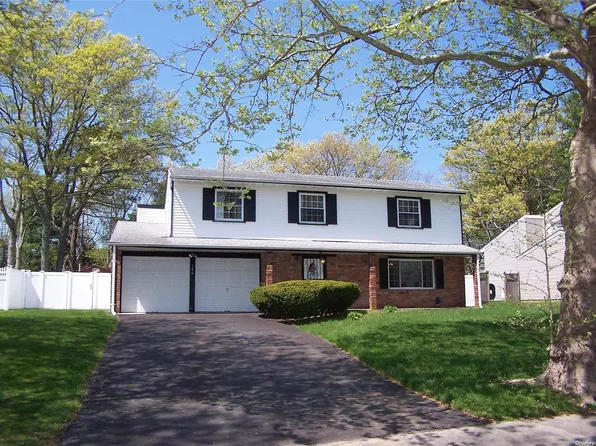 176 Alexander Avenue, Nesconset, NY 11767