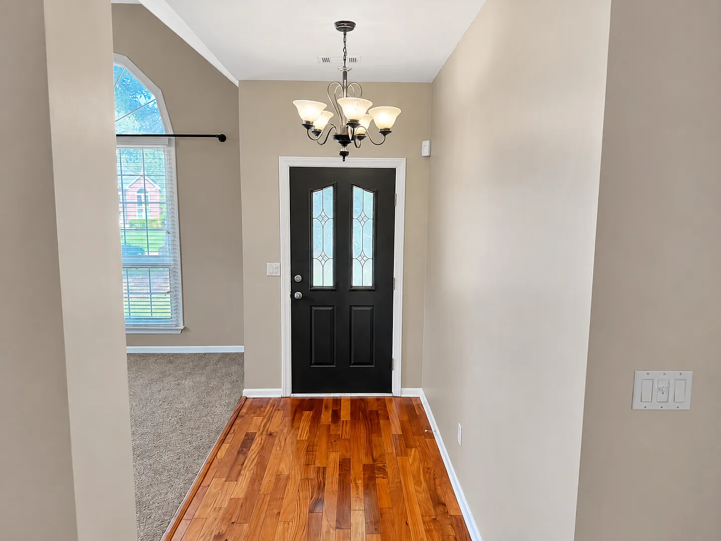 3 bed, 1622 sqft, $2,500 — Photo 2