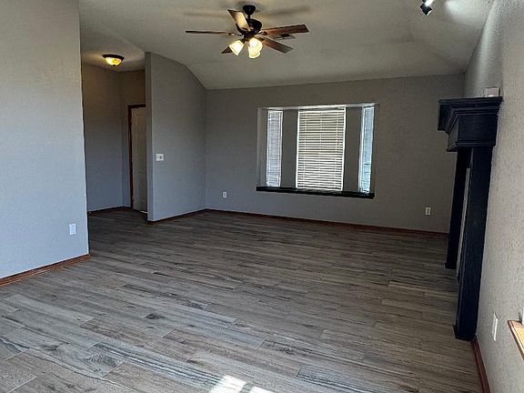 3rd image of 1401 Forest Glenn Cir