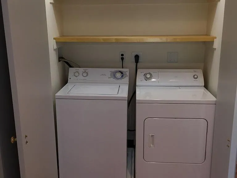Washer/dryer closet