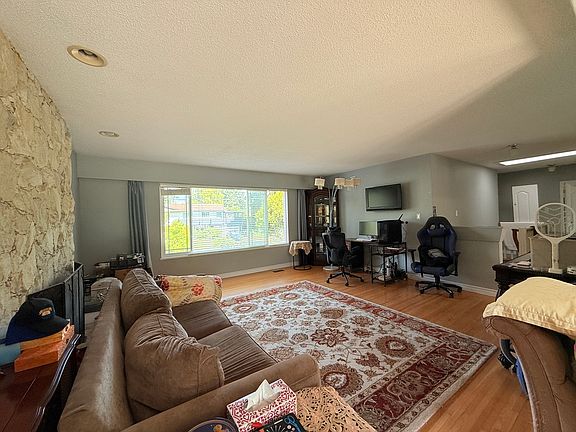 3rd image of 5330 10th Ave