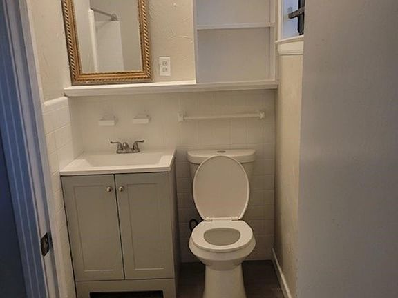 5th image of 3127 Dahlia Dr