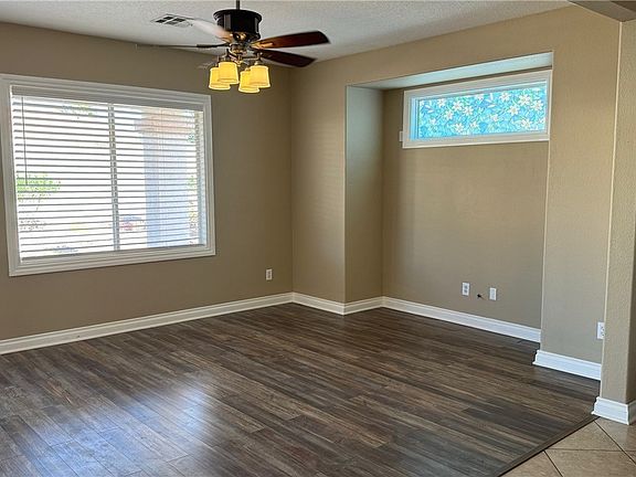 3rd image of 4150 W El Campo Grande Ave
