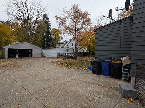 3rd image of 3529 Broadview Rd Unit 2