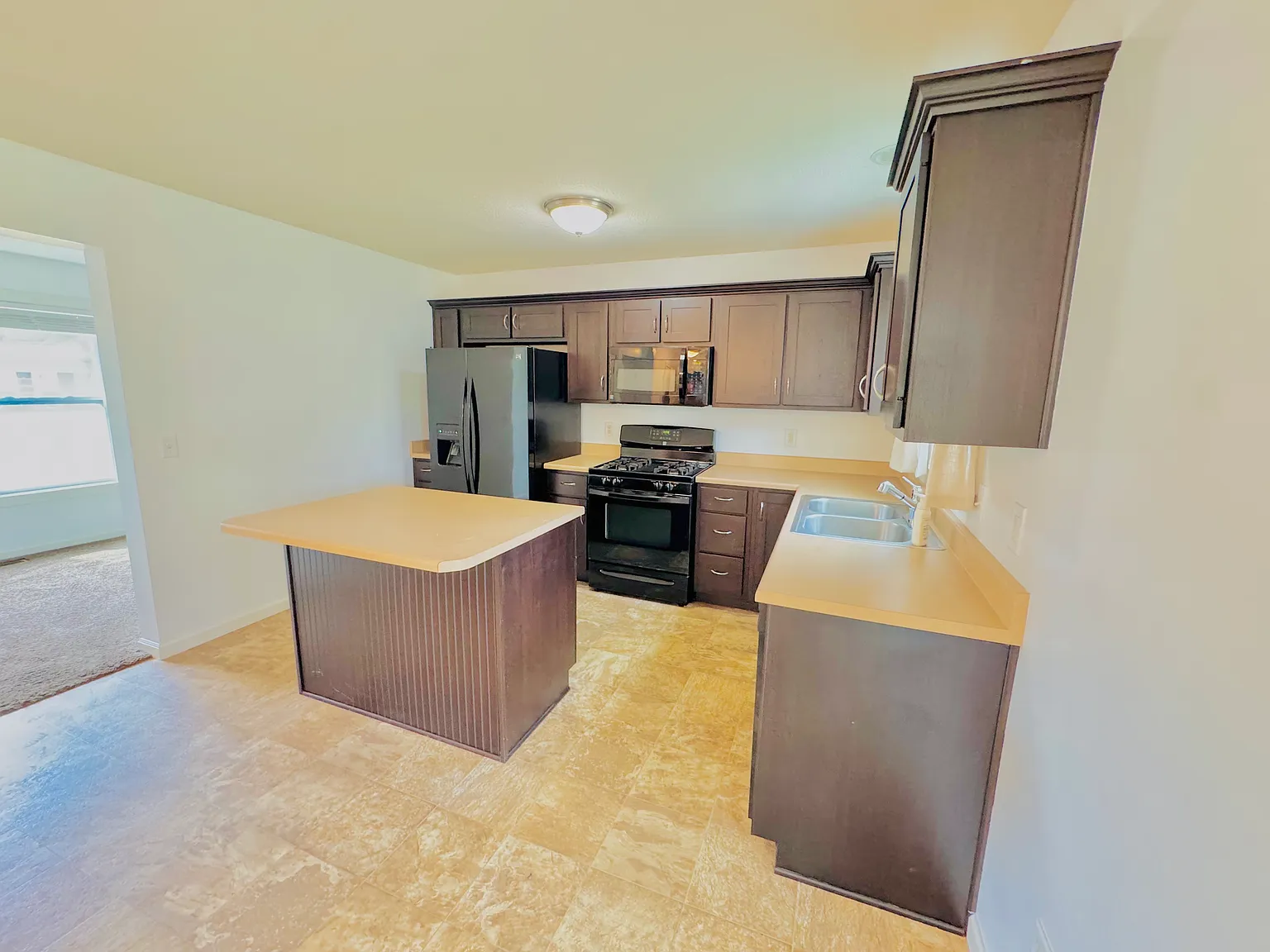 2102 Oakwood Drive — Photo 4
