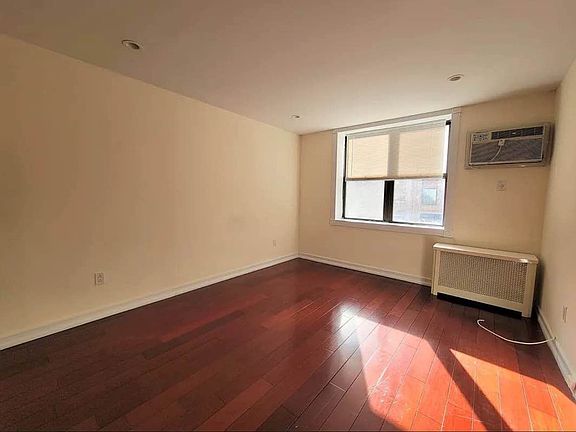 2nd image of 241 E 58th St #2V