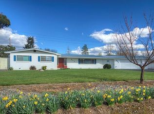 935 Mesman Dr, Grants Pass, OR 97527