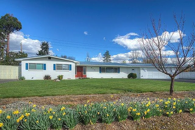 935 Mesman Dr photo 1