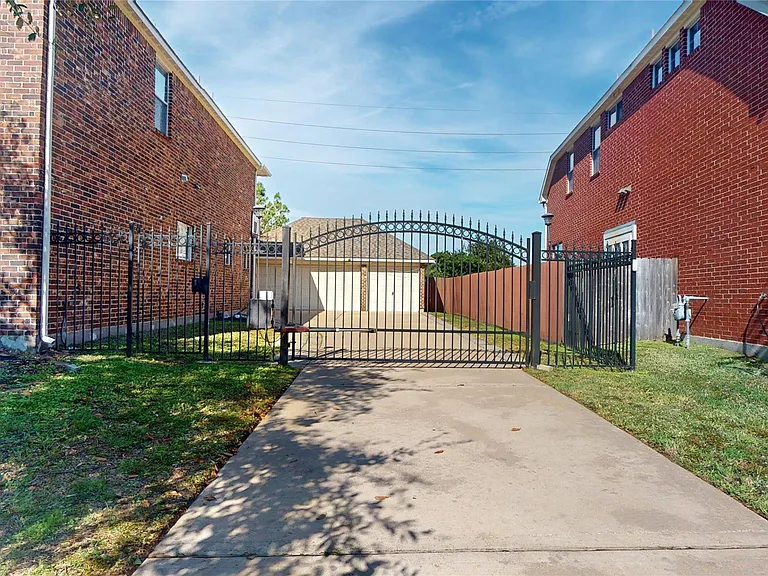8538 Sunrise Meadow Ln — Photo 44