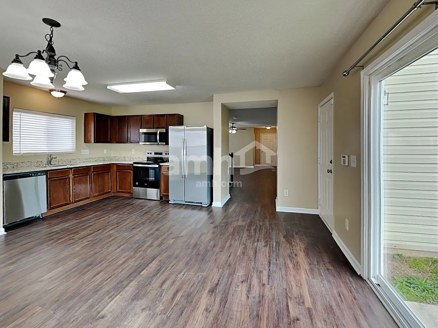 4 bed, 2.5 bath, 2023 sqft, $1,955 — Photo 3