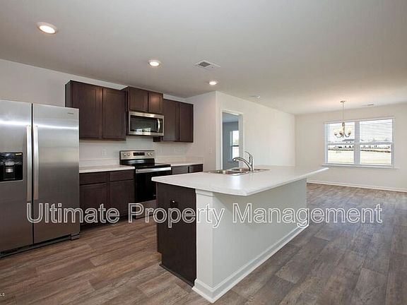 2nd image of 585 Draymore Dr NE