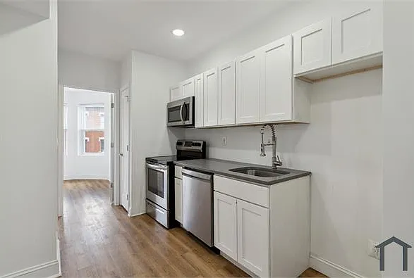 2 bed, 812 sqft, $1,476 — Photo 1