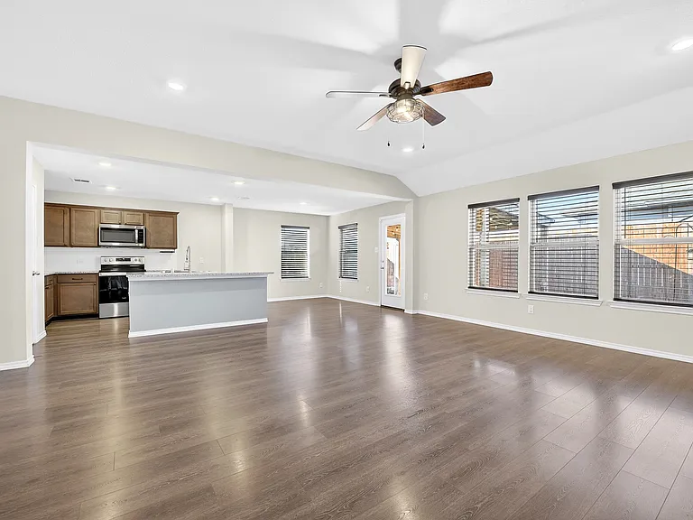 114 Harvard Blvd — Photo 2