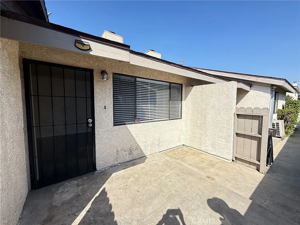 3 bed, 1180 sqft, $3,850 — Photo 2