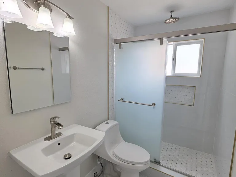 302 Quincy Ave — Photo 19