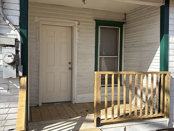 2nd image of 1014 W B St APT B