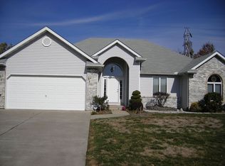 697 Chancellor Dr, Edwardsville, IL